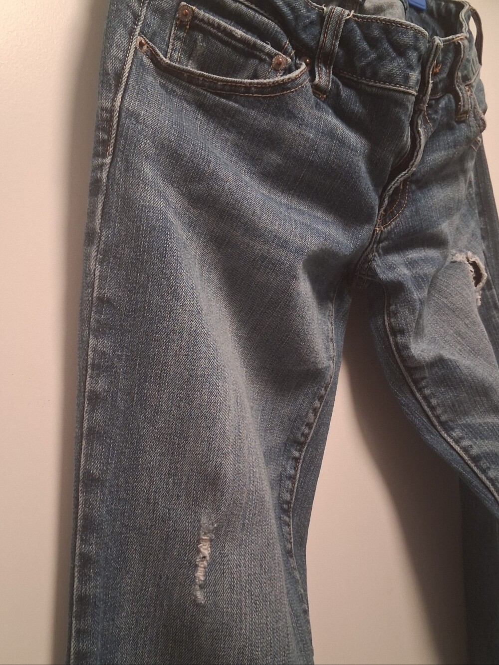 Vintage AE Women’s Distressed Blue Flare Jeans Y2K Early 2000s Low Rise Jeans - Picture 3 of 9